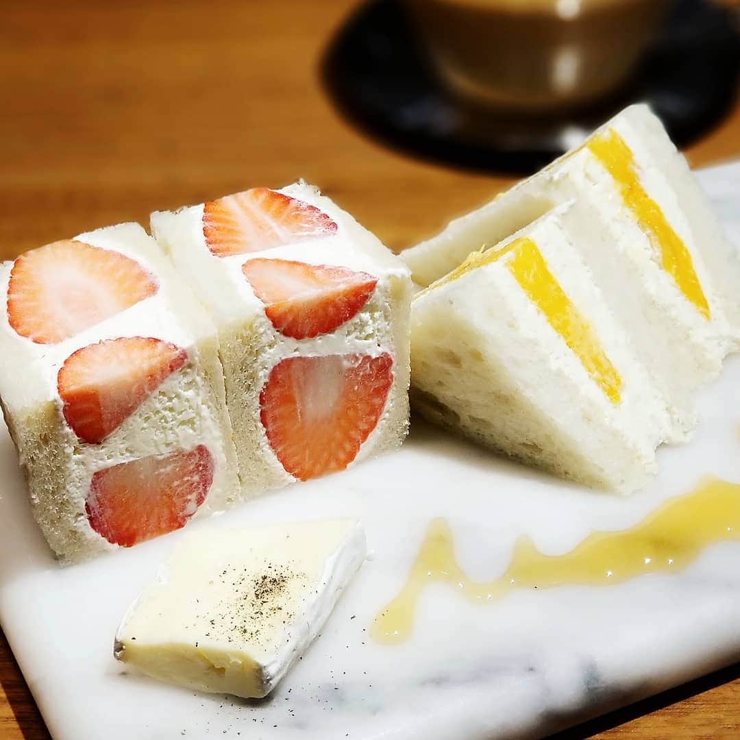 ミスター黒猫（黒猫仙人）のグルメインスタ