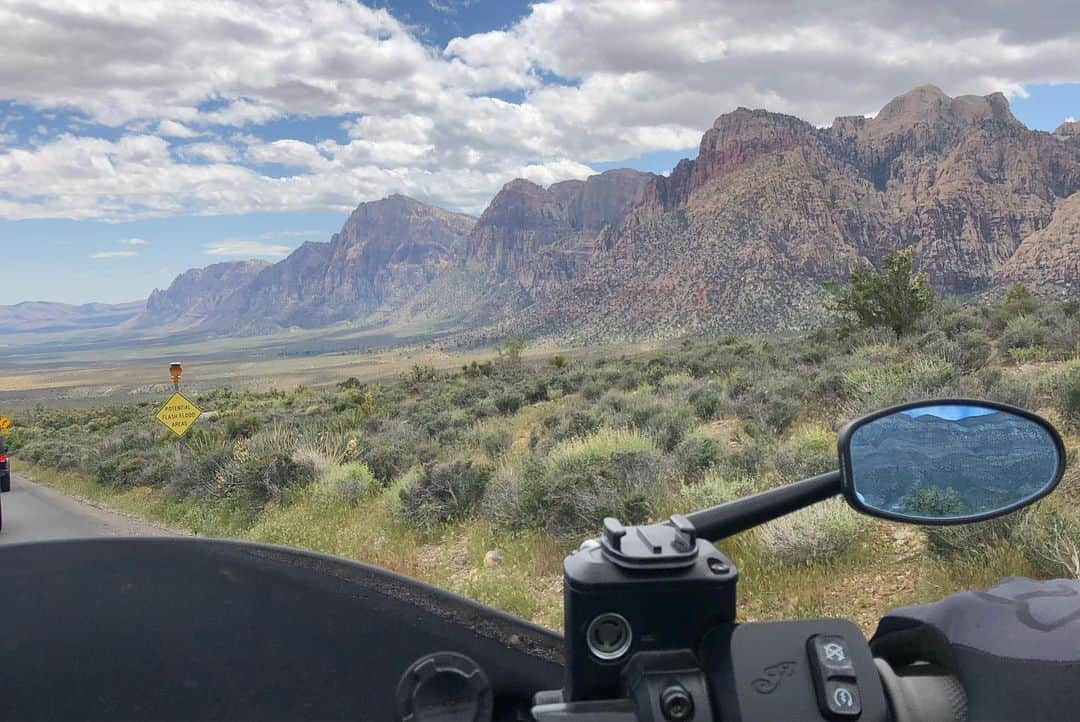 ケアリー・ハートさんのインスタグラム写真 - (ケアリー・ハートInstagram)「Well, that’s a wrap!!!! 10 epic days on my @indianmotorcycle with my buddies and an amazing crew. 2000 miles in 10 days around the south west. The 4 #BBQwithCarey were a blast, got to do some dealer stops, and road some new terrain that ive never seen. The weather couldn’t have been better, and everyone is home safe. Special thanks to @wienerschnitzel @cardoscalarider for helping out with the tour, and @elliotsloan for the welcome home party. Keep an eye out for the full video edit this summer. Till next time 🤘🏼🤘🏼🤘🏼.」5月9日 23時51分 - hartluck