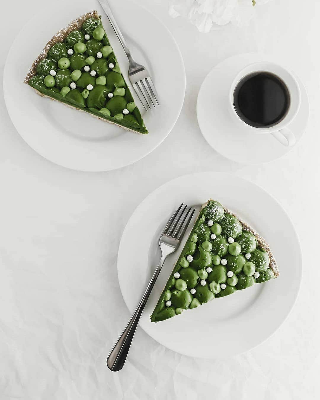 Matchæologist®さんのインスタグラム写真 - (Matchæologist®Instagram)「😱 Oh my matcha! Hands up if you’re in heaven 😍 with this Mucho #Matcha #Tart! 💚✨ Tag a #MatchaBestie who you know would go crazy for it! (📷: @siftandsimmer) . 🙏 Try using our Midori™ culinary matcha to make this at home! 🍃 Midori™ is a matcha of choice for leading chefs, baristas, pâtissiers, and chocolatiers. It showcases a vibrant green colour, a mellow umami, and imparts a harmonious suite of well-rounded ‘matcha’ flavours to your recipes. It is ideal for use in dessert recipes such as this matcha tart 🍵 . Share a capture of your matcha creations with us by tagging @Matchaeologist #MatchaCreations . 👉 Check our bio link @Matchaeologist for the highest-quality artisanal matcha! . Matchæologist® #Matchaeologist Matchaeologist.com」5月10日 0時01分 - matchaeologist