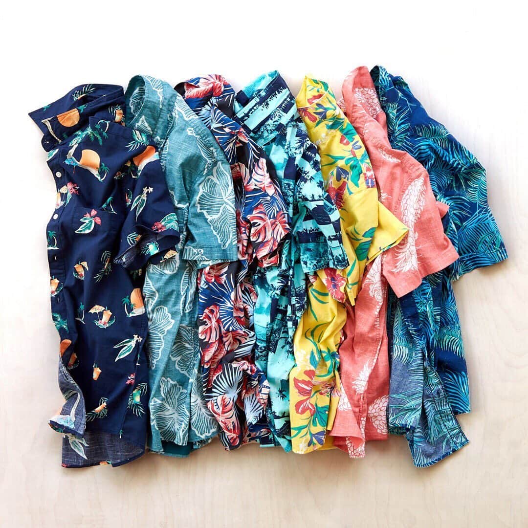 American Eagleさんのインスタグラム写真 - (American EagleInstagram)「We’re all in for #tropical shirts this summer 🌺 get one for your guy or wear it yourself」5月10日 0時19分 - americaneagle