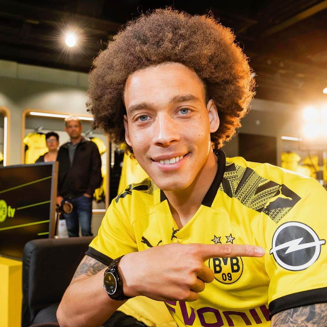 ボルシア・ドルトムントさんのインスタグラム写真 - (ボルシア・ドルトムントInstagram)「👏 How do you like the new jersey❓ Post your best photos with the hashtag #bvbjersey! #borussiadortmund #dortmund #bvb #bundesliga #axelwitsel」5月10日 0時14分 - bvb09