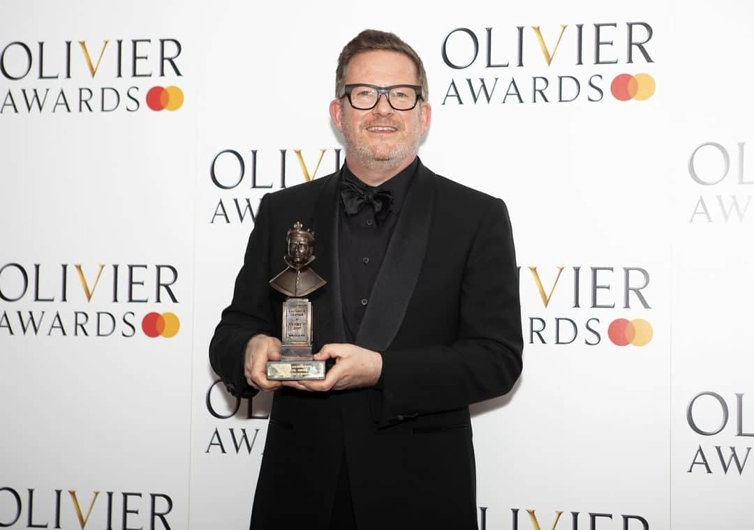 チェスターバリーさんのインスタグラム写真 - (チェスターバリーInstagram)「It’s been a month since the stars of the West End gathered for the @olivierawards 2019 with @mastercard. As the official menswear sponsor, the great and the good of the theatre world came to Savile Row to be kitted out for the Red Carpet including our long-time friend, Sir @matthewbourne13 OBE, who was the recipient of The Lifetime Achievement Award, in recognition of his extraordinary achievements in dance.  Discover further highlights over on the Gazette. . . . . #CBstyle#SavileRow#tailoring#menswear#suit#mensfashion#style#chesterbarrie#Britishfashion#formalsuit#formalsuit#formalwear#redcarpetready#blacktie#dinnerjacket#tuxedo#redcarpetstyle#redcarpet#mensstyle#london #olivierawards #theatre#westend #sirmatthewbourne#dance #specialaward #swanlake#londontheatre」5月10日 0時23分 - chester_barrie