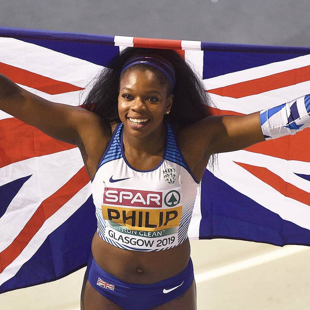 アシャ・フィリップのインスタグラム：「We strive for moments like this.....🙏🏾❤🇬🇧 . . . #GreatBritain #Podium #Athlete #TrackAndField #ThrowbackThursday #Tokyo2020 #Olympics」