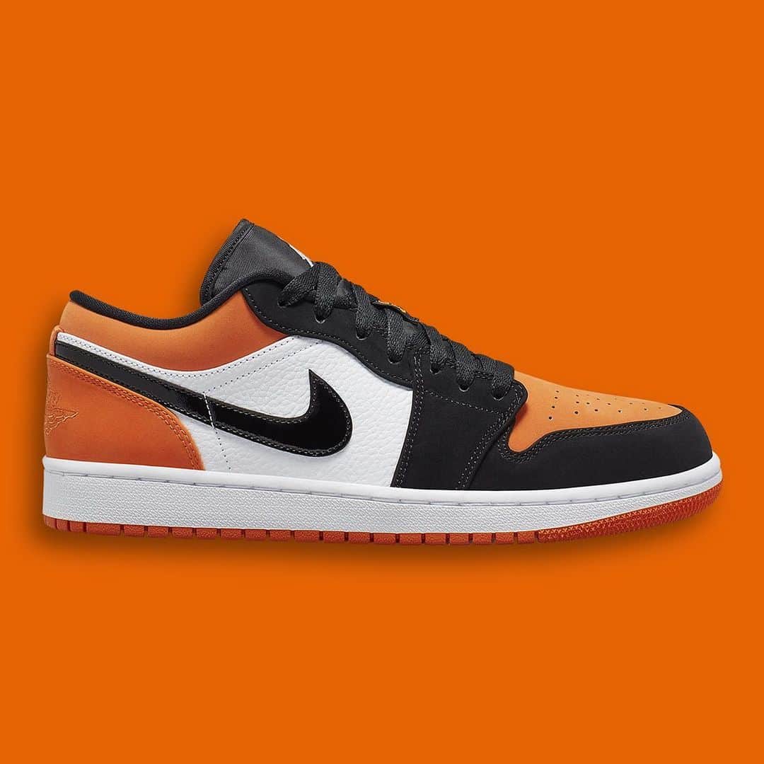 Sneaker Newsさんのインスタグラム写真 - (Sneaker NewsInstagram)「Shattered Backboard Lows! For a closer look at this Air Jordan 1 Low, tap the link in our bio.」5月10日 0時35分 - sneakernews