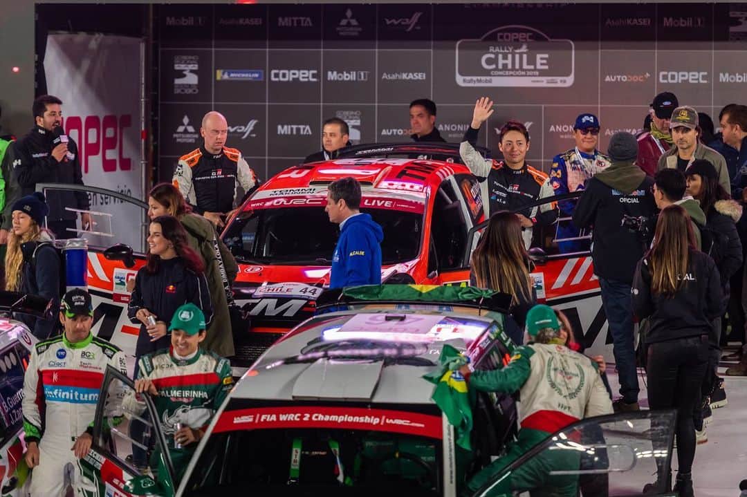 勝田貴元さんのインスタグラム写真 - (勝田貴元Instagram)「‪Amazing ceremonial start @RallyMobilChile !!‬ ‪Chile is super nice! I like a lot 😎🇨🇱💪‬ ‪📸 @timoanisphotography ‪WRCが初開催にも関わらずセレモニアルスタートはものすごい人でした！‬ ‪ここチリでラリーはとても愛されているんだなと感じました😌‬ ‪明日から頑張ります💪‬ @wrcrallychile @takamotokatsuta @mm.motorsport @danbarritt @officialwrc #wrc #wrc2 #rallychile #r5 #japanese #takamotokatsuta」5月10日 11時32分 - takamotokatsuta