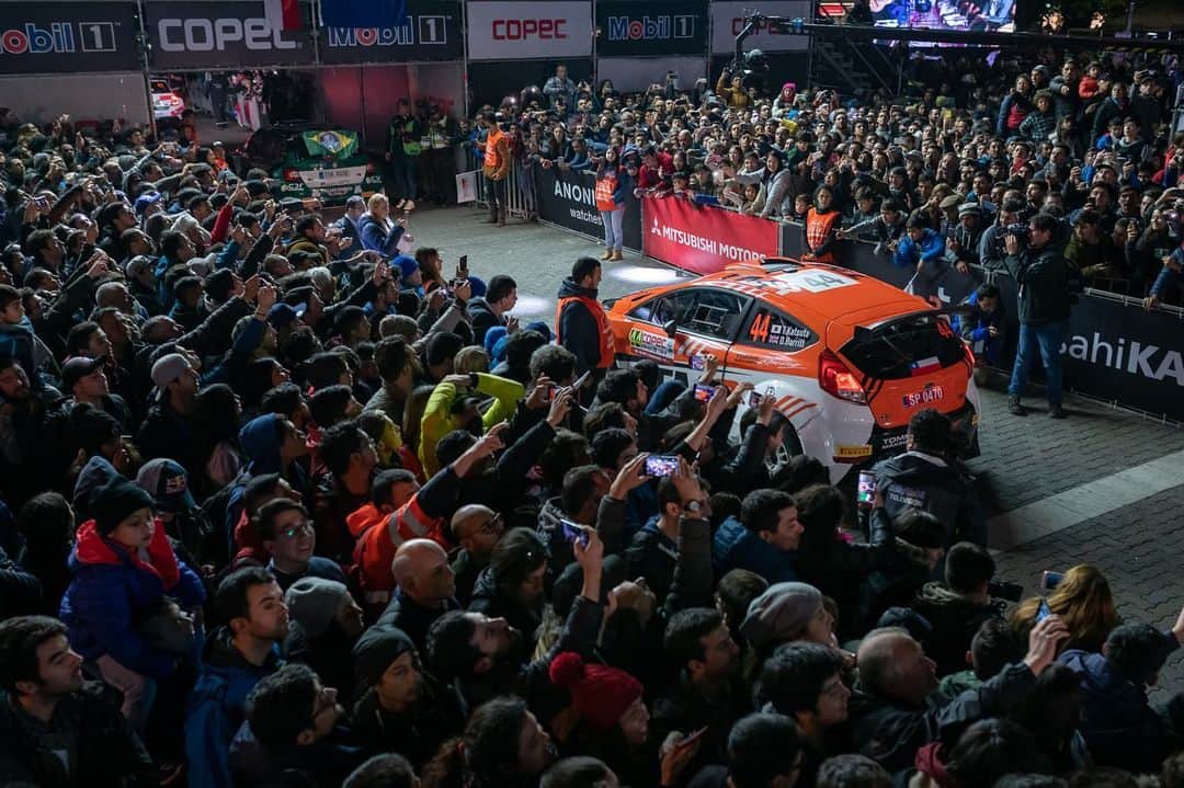 勝田貴元さんのインスタグラム写真 - (勝田貴元Instagram)「‪Amazing ceremonial start @RallyMobilChile !!‬ ‪Chile is super nice! I like a lot 😎🇨🇱💪‬ ‪📸 @timoanisphotography ‪WRCが初開催にも関わらずセレモニアルスタートはものすごい人でした！‬ ‪ここチリでラリーはとても愛されているんだなと感じました😌‬ ‪明日から頑張ります💪‬ @wrcrallychile @takamotokatsuta @mm.motorsport @danbarritt @officialwrc #wrc #wrc2 #rallychile #r5 #japanese #takamotokatsuta」5月10日 11時32分 - takamotokatsuta