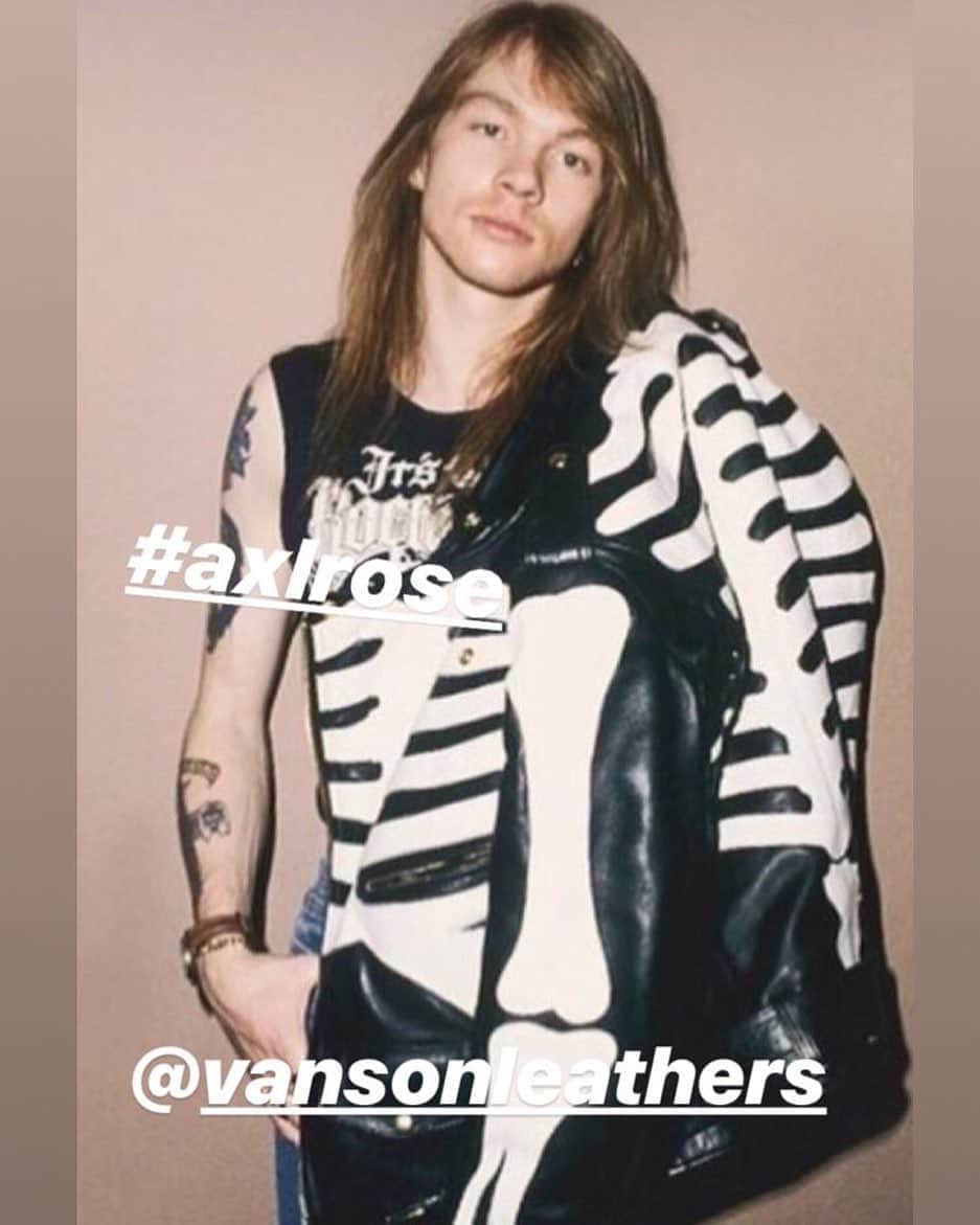 バンソンさんのインスタグラム写真 - (バンソンInstagram)「Todays celebrity is the famous Guns N Roses vocalist Axl Rose. 🤗❤️ wearing our B Bones Jacket... #famousfriday #axlrose #gunsnroses #vanson #vansonstar #bbonejacket #vansoldskool #vansonleathers #coolkids #instafamous」5月10日 11時30分 - vansonleathers