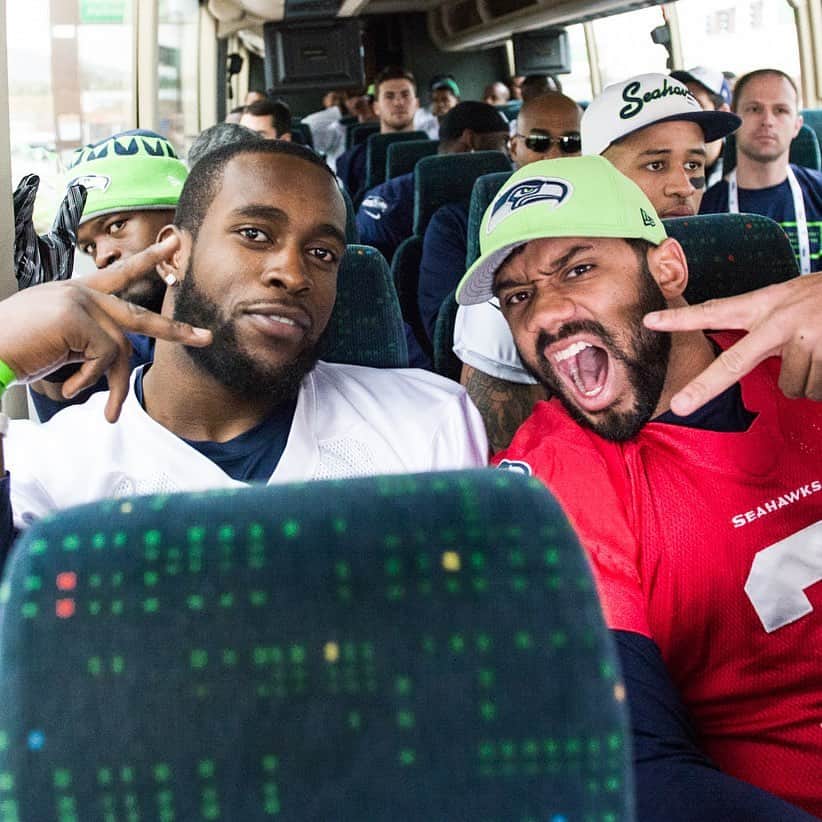 ラッセル・ウィルソンのインスタグラム：「You’re a Legend. Forever. “321” @KamChancellor #VA #GoHawks」
