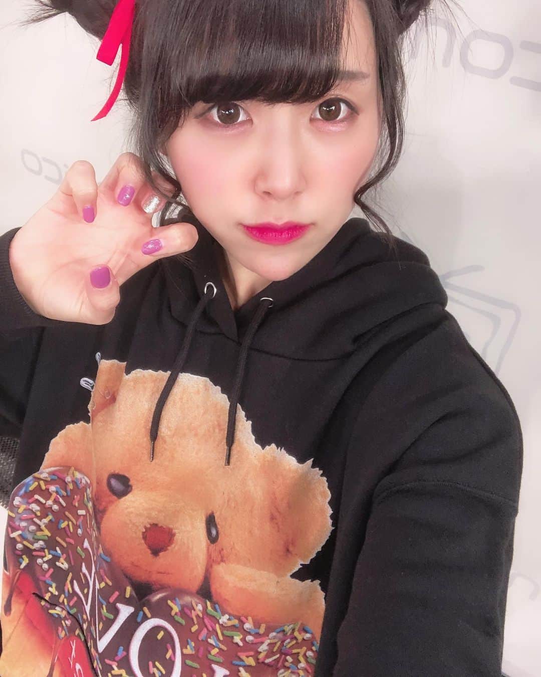 のインスタグラム：「おはくま🐻 . . 今日は #my #birthday 🎂💗 . . #おはよう #gm #goodmorning #おはくま #日々の出会いに感謝 #バクステ外神田一丁目 #いっちょめ #熊本美和 #miwakumamoto  #アイドル #idol #일본 #아이돌 #アイドルボウラー #Pリーガー #プロボウラーになりたい #instagood #followme #kawaii #makeup #beauty #黒髪 #🐻 #곰 #ヘアアレンジ #パーカー #すきぴ」