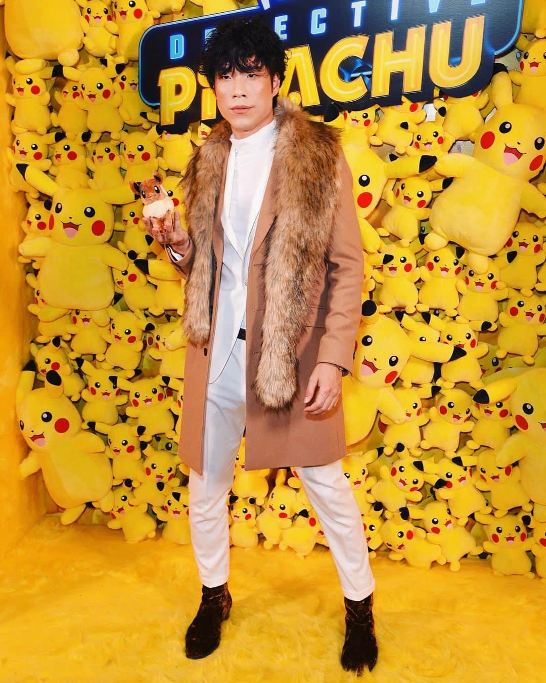 ユージン・リー・ヤンさんのインスタグラム写真 - (ユージン・リー・ヤンInstagram)「Congratulations! Your EEVEE evolved into a EUGENEON!🔻 #pikaparty⚡️ Styling by @romansipe (faux vegan fur 💜) Makeup by @ariannachayleneblean」5月10日 10時07分 - eugeneleeyang