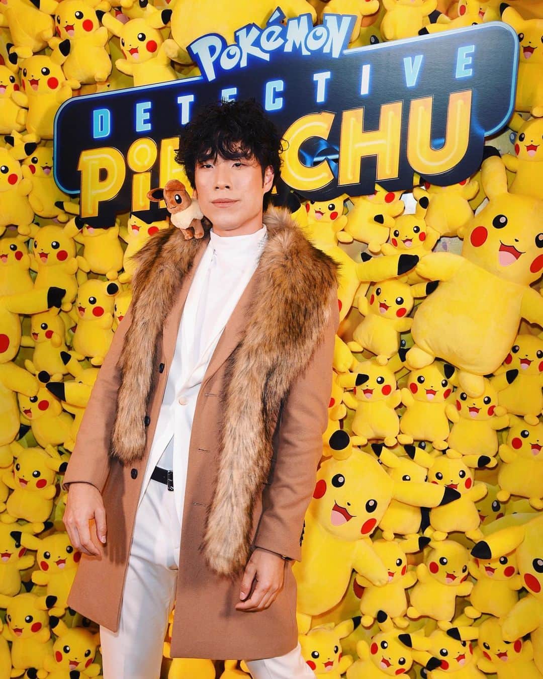 ユージン・リー・ヤンのインスタグラム：「Congratulations! Your EEVEE evolved into a EUGENEON!🔻 #pikaparty⚡️ Styling by @romansipe (faux vegan fur 💜) Makeup by @ariannachayleneblean」