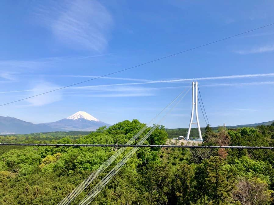 三島スカイウォーク／公式さんのインスタグラム写真 - (三島スカイウォーク／公式Instagram)「🌞💗 . 本日良いお天気です♩ . 富士山も綺麗に見えています😆🌈 . ゆっくりと吊橋を渡りながら富士山や駿河湾などの絶景をお楽しみください☺️☺️ . #三島スカイウォーク #スカイウォーク #静岡 #箱根 #伊豆 #三島 #観光 #吊り橋 #日本一 #富士山  #晴れ #快晴 #いいね伊豆 #いいね三島 #しずおか元気旅 #mishimaskywalk #skywalk #japan #MountFuji #shizuoka #travel #trip #fun #instagood #nature #beautiful #followme」5月10日 10時07分 - mishima_skywalk