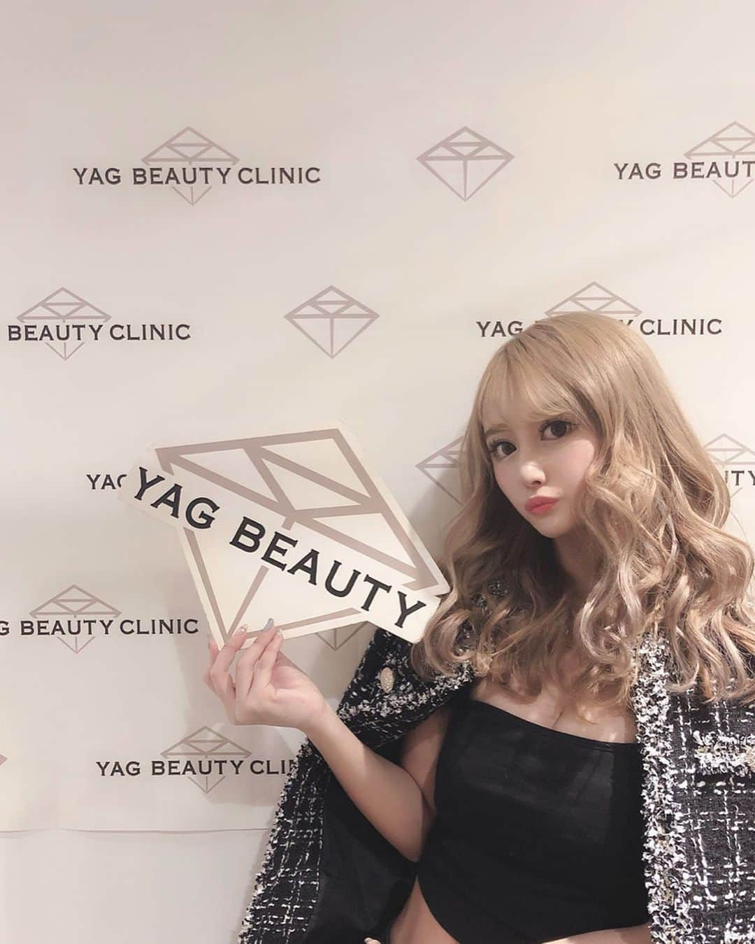 SHIHOさんのインスタグラム写真 - (SHIHOInstagram)「. . ＧＭ🌞 . この前 @yagbeauty_official で ５回目のレーザートーニング してきたよん(｀･ω･´)💓🌞 . . 内側からトーンアップして 肌質がだんだん変わってきて ツヤ感のある綺麗な肌になってきた👍✨ . パチパチって弾かれてる感じで 痛くないといえば嘘になるけど 全然、耐えられる痛み๛ก(ｰ̀ωｰ́ก)💓 . . 回数重ねるごとに 効果を実感できるの嬉しい😭👋 . . ＊YAGBEAUTYCLINIC 渋谷院 ☏0120915959  #YAGBEAUTY #レーザートーニング #RRRマスクパック」5月10日 10時21分 - cham_pipi