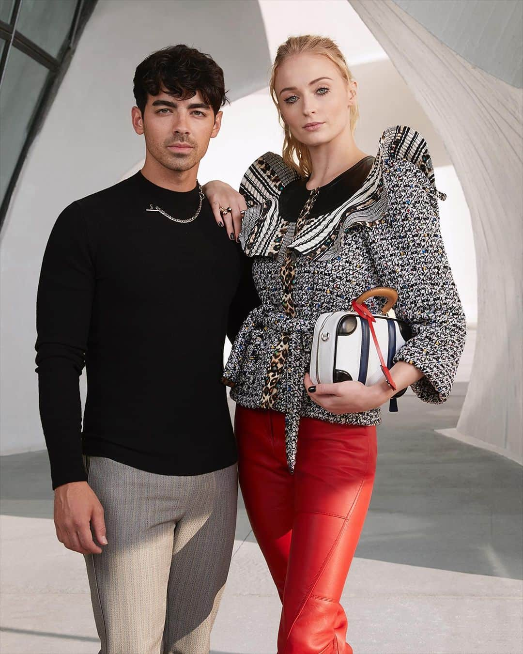 ルイ・ヴィトンさんのインスタグラム写真 - (ルイ・ヴィトンInstagram)「#SophieTurner, #JoeJonas, #GEM and #AdeleExarchopoulos wearing #LouisVuitton by @NicolasGhesquiere for the 2020 #LVCruise Show in New York City. See the show at louisvuitton.com Photos by @thomaslohrstudio」5月10日 10時22分 - louisvuitton