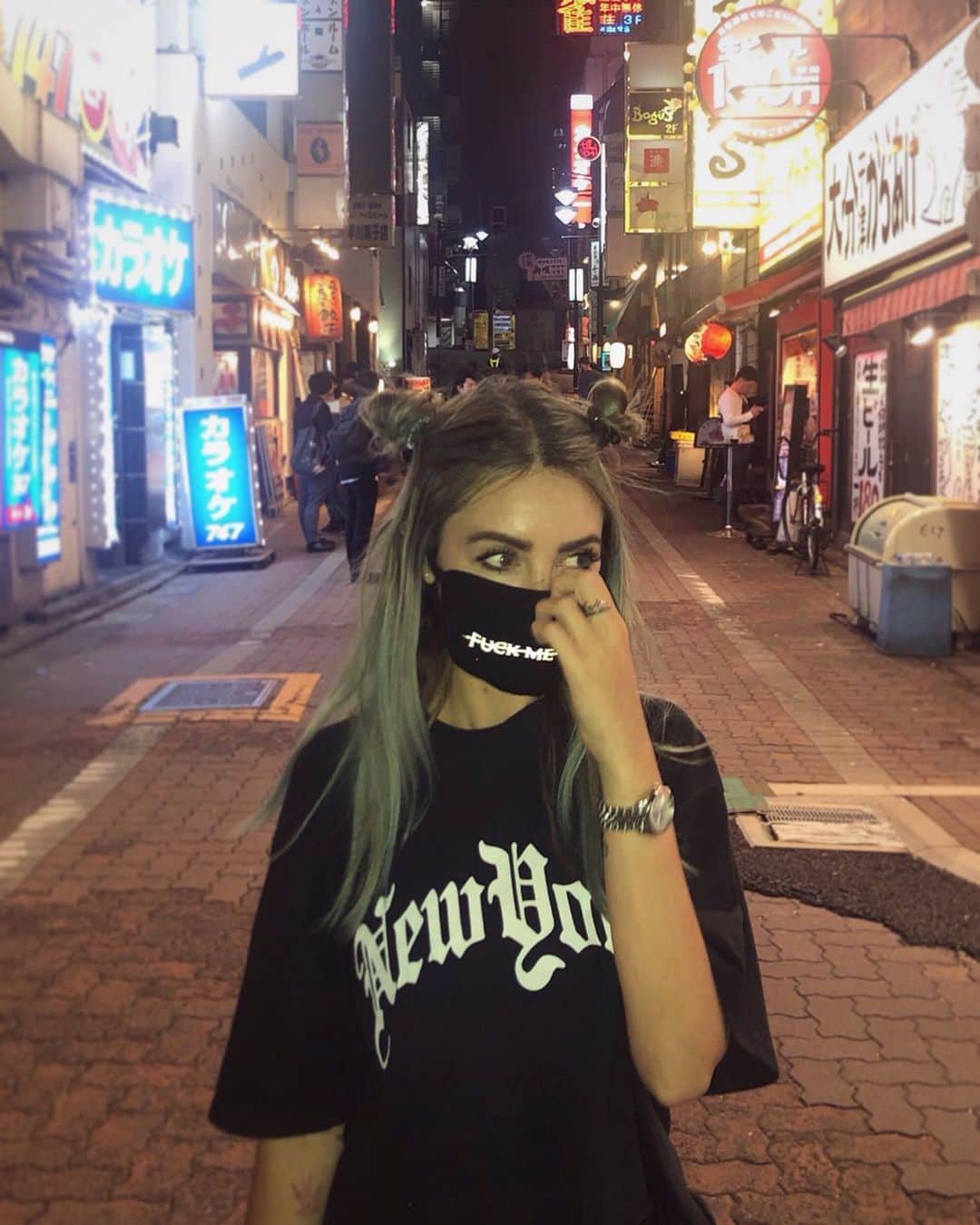アリソン・ワンダーランドのインスタグラム：「anime girl gets lost in japan」