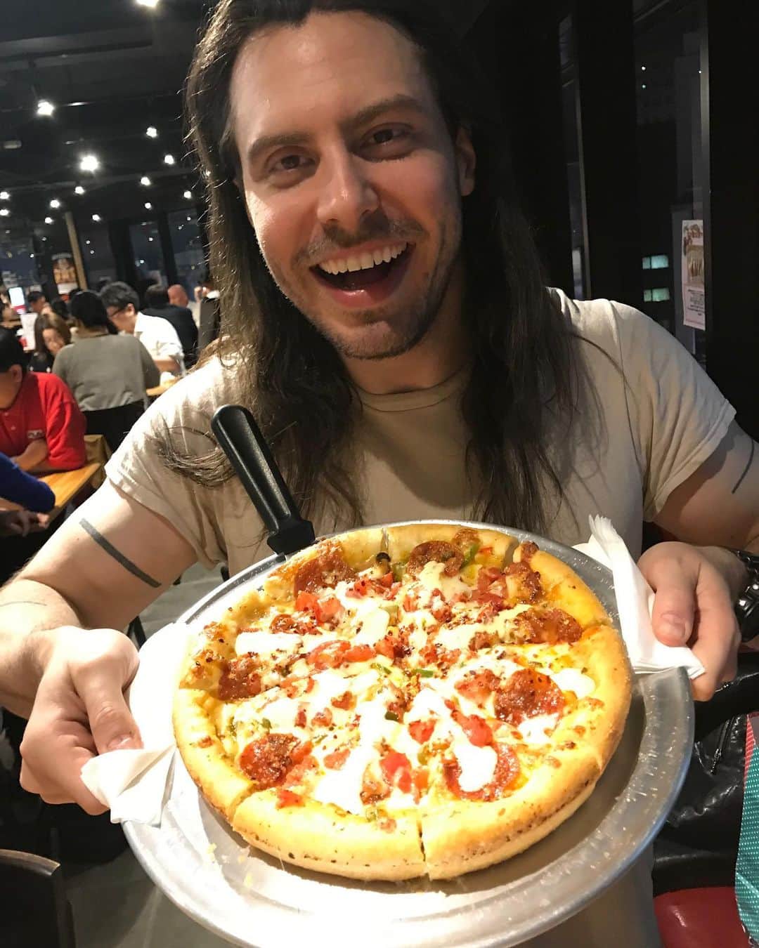 ホステス・エンタテインメントのグルメインスタ