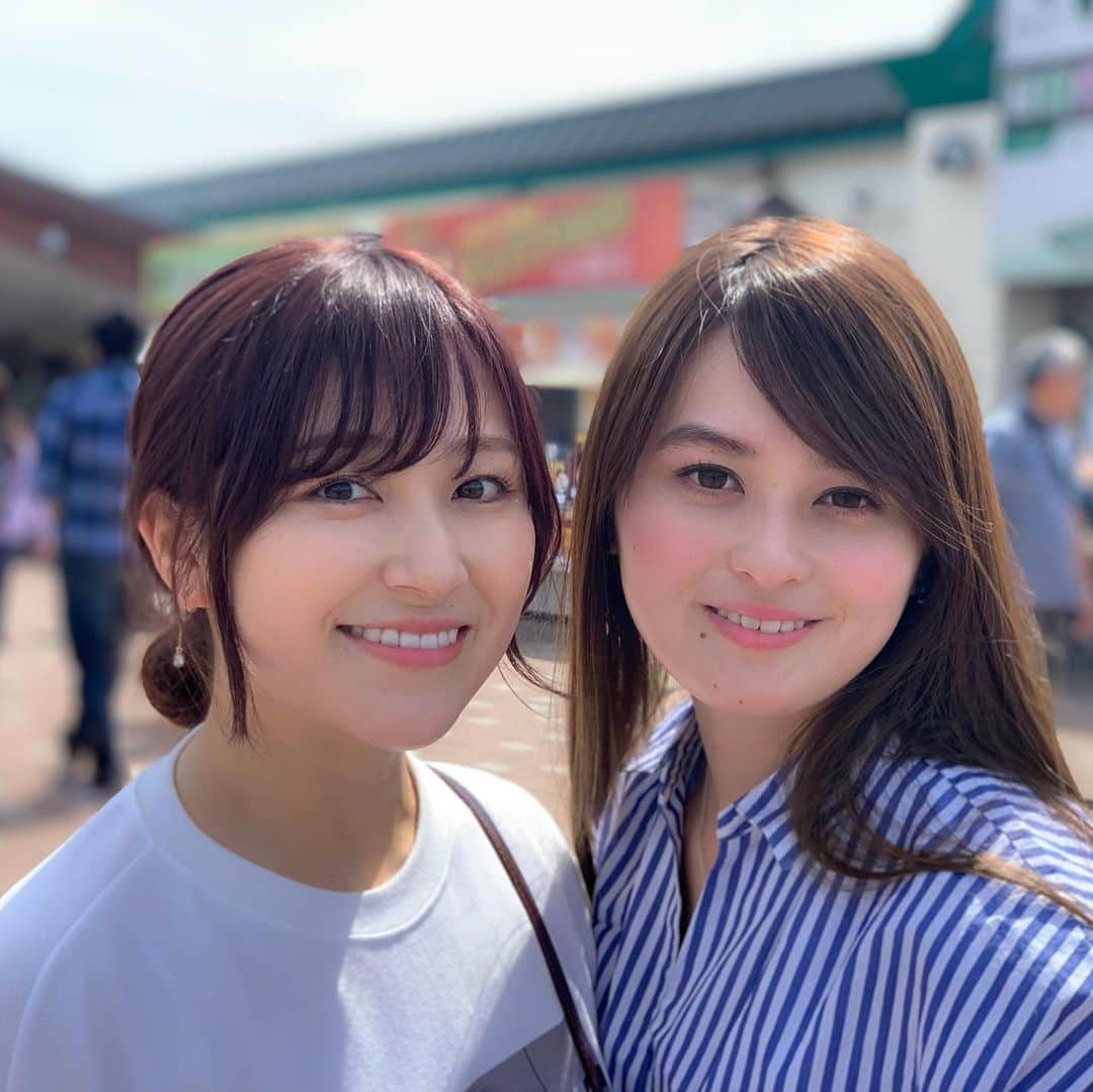 奥山夏織さんのインスタグラム写真 - (奥山夏織Instagram)「たまには景色の写真でも🤳✨ ・ 先日#城峯公園 で#BBQ をした時に見えたダムの絶景💓ダムの水がエメラルドグリーンでとっても綺麗でしたー☺️ ・ BBQは地元の友達が本格的なセットを持ってきてくれてたから本当に感謝🙏お洒落で素敵なBBQができました❣️運転もたくさんありがとー🙋‍♀️✨ ・ 本当は別のところでBBQをする予定でしたが、秩父が混みすぎて急遽変更❣️そのお陰で穴場スポットに出会えて良かった☺️景色も良くて屋根も付いてて色々グッズも貸してくれるので、おすすめスポットですよ♪ ・・・ #BBQ #群馬BBQ #ダム #群馬ダム #絶景 #バーベキュー #GW #おススメBBQ会場 #ローストビーフ #お得意のローストビーフ #作るの何回目だろう#城峯公園 #城峯公園キャンプ場」5月10日 10時57分 - okuyama_kaori