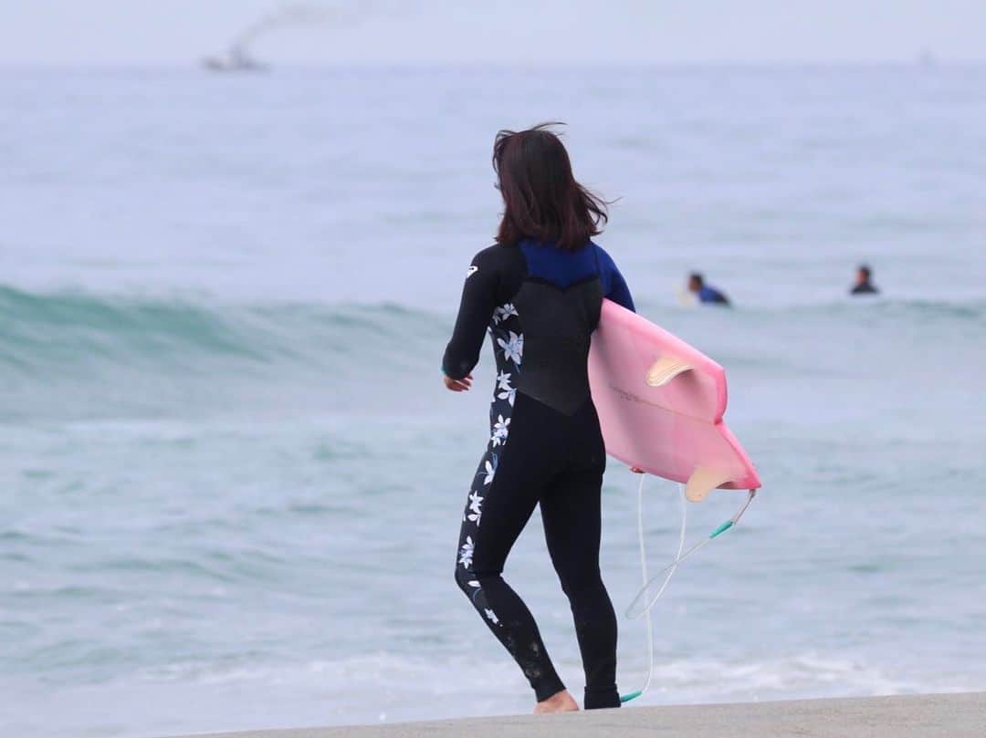 金子藍さんのインスタグラム写真 - (金子藍Instagram)「New Wetsuits . All 2mm . やっとセミドライからジャーフルへ♬ . #roxy #roxywetsuits #フルスーツ #サーフィン #サーフィン女子 #ツインフィン #ミッドレングス  #伊良湖 #海 #夏」5月10日 10時49分 - aikaneko_surf