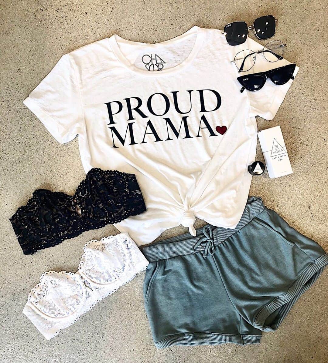 チェイサーのインスタグラム：「SPOIL OUR MAMAS WITH A GIVEAWAY 💞 ⠀⠀⠀⠀⠀⠀⠀⠀⠀ RULES: 1. FOLLOW @chaserbrand , @horaskincare, @asrtdeyewear, and @btemptdbras  2. LIKE this picture on all of our pages 3. TAG someone who deserves to win this giveaway & should also enter it! ⠀⠀⠀⠀⠀⠀⠀⠀⠀ PRIZES: $100 gift card to @chaserbrand , Super Serum + CBD from @horaskincare , a $100 giftcard from @asrtdeyewear , a $100 gift card to @btemptdbras + a bra fitting. ⠀⠀⠀⠀⠀⠀⠀⠀⠀ *GIVEAWAY ENDS THE MORNING OF MAY 12TH* (No limit on entries. Must follow all rules to win. No purchase necessary. Winner will be contacted through DM.)」