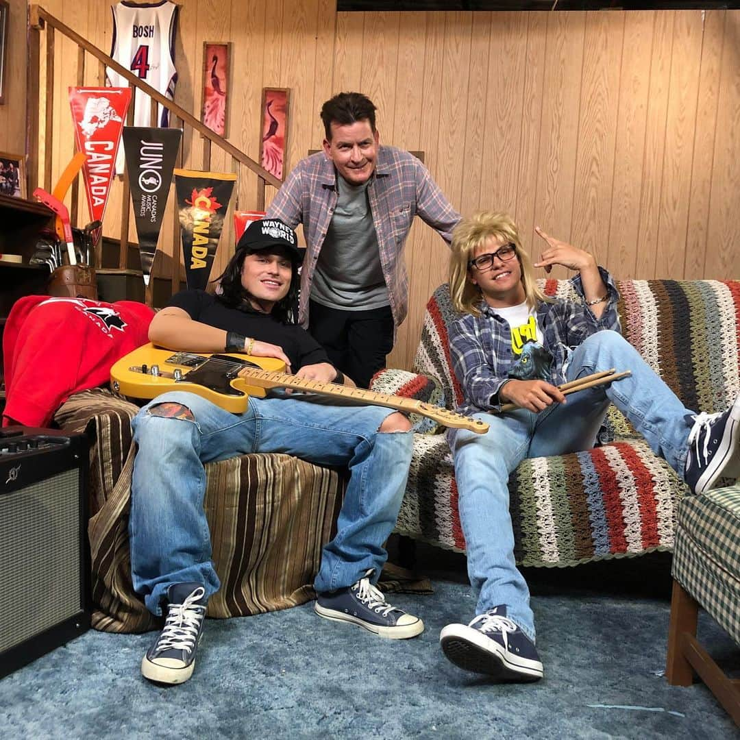 DVBBSのインスタグラム：「party on Wayne, party on Garth 📺 🎥 🍿 🤣 @charliesheen」