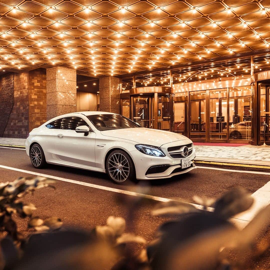 メルセデス・ベンツさんのインスタグラム写真 - (メルセデス・ベンツInstagram)「Always in the spotlight. 🌟 📸: @kaibernstein for #MBsocialcar [Mercedes-AMG C 63 Coupé | Kraftstoffverbrauch kombiniert: 10,1 l/100 km | CO₂-Emissionen kombiniert: 230 g/km | http://mb4.me/nefz]  #MercedesAMG #CClass #cars247 #car #nightout #awesomecars #carsofinstagram #amazingcars #atmosphere #drivingperformance」5月10日 11時00分 - mercedesbenz