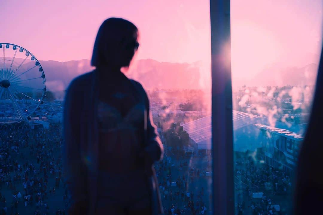 コーチェラのインスタグラム：「Looking back out 📷: @dreamgaia via @somewheremagazine」