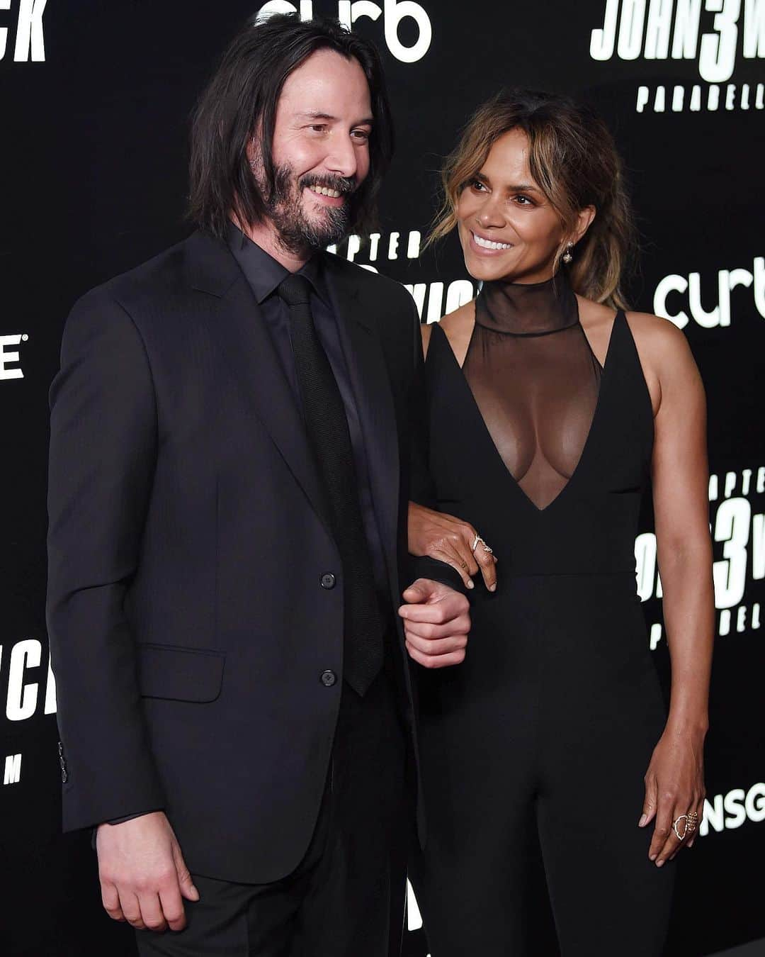 Just Jaredさんのインスタグラム写真 - (Just JaredInstagram)「@halleberry, in @cushnie, joins co-star Keanu Reeves at the “John Wick: Chapter 3” premiere in New York! #HalleBerry #KeanuReeves #JohnWick Photos: Getty」5月10日 11時10分 - justjared