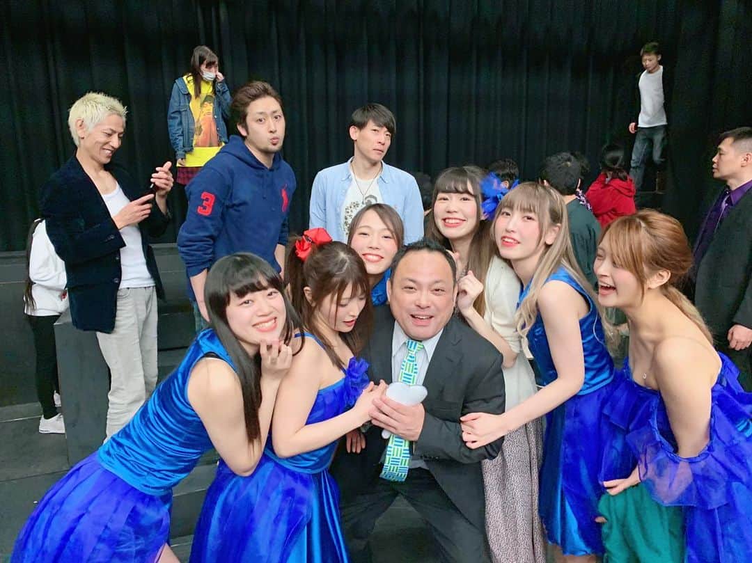 新村あかりのインスタグラム：「『才能のない僕らは…』の劇中で登場するアイドル、ブルートレイン💕みんな仲良しなんだよ♪」