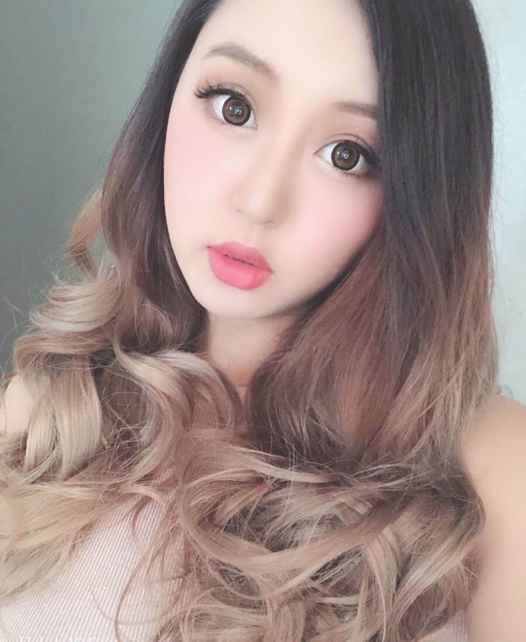 岩上愛美さんのインスタグラム写真 - (岩上愛美Instagram)「New hair❤️❤️ @risel_kazu さんありがとー☺️✨ #shibuya #hairsalon #haircolor #gradationcolor #beautiful #riselxoxo #グラデーション #渋谷 #美容室」5月10日 11時16分 - amiiwakami