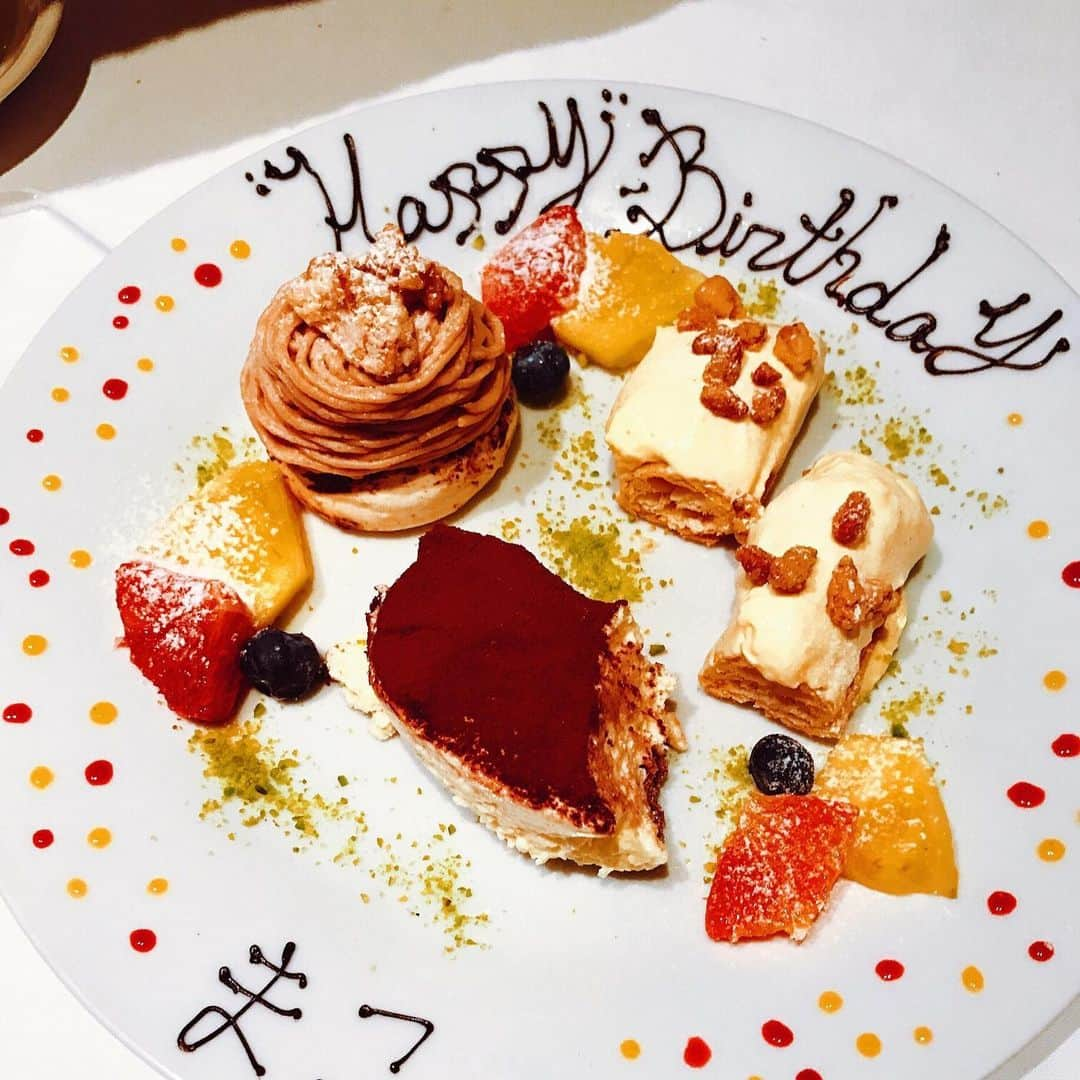 MACOさんのインスタグラム写真 - (MACOInstagram)「28🍰❤️ みんなたくさんお祝いメッセージありがとう❤️」5月10日 11時19分 - maco___official