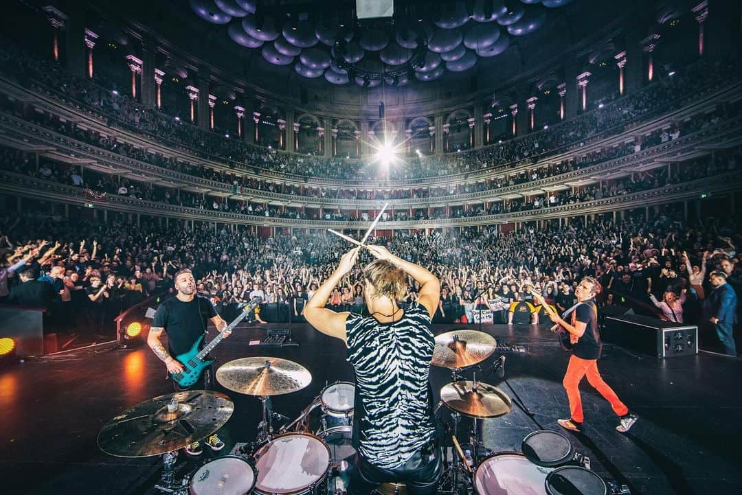 MUSEさんのインスタグラム写真 - (MUSEInstagram)「#tbt @royalalberthall 📸 @hpvv」5月10日 2時30分 - muse