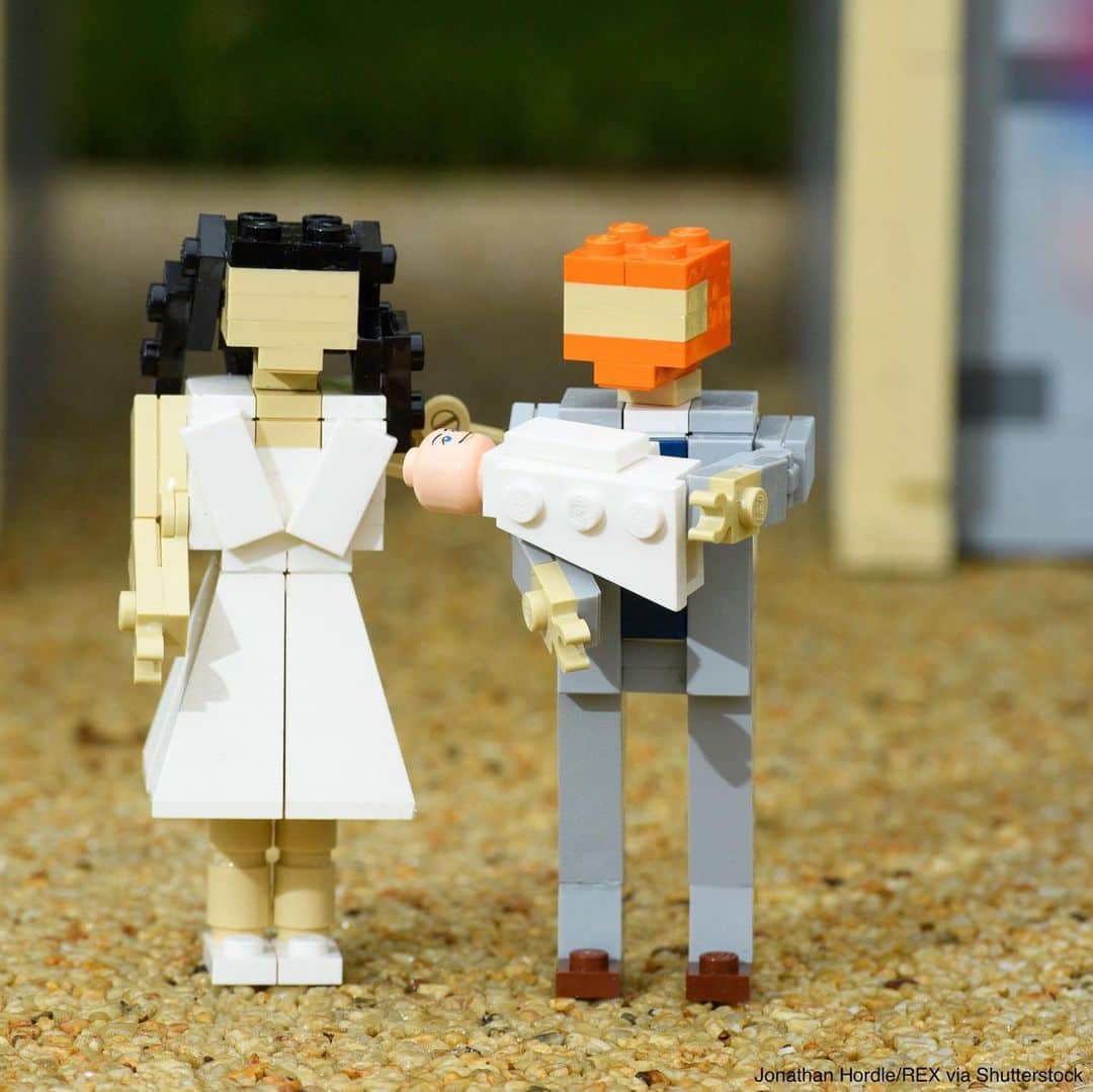 ABC Newsさんのインスタグラム写真 - (ABC NewsInstagram)「Lego figures of Meghan, the Duchess of Sussex, and Prince Harry with new baby Archie Harrison Mountbatten-Windsor were on display at the Legoland Windsor Resort. #royals #lego #legoland #windsor #royalbaby」5月10日 2時26分 - abcnews