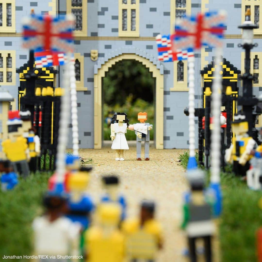 ABC Newsさんのインスタグラム写真 - (ABC NewsInstagram)「Lego figures of Meghan, the Duchess of Sussex, and Prince Harry with new baby Archie Harrison Mountbatten-Windsor were on display at the Legoland Windsor Resort. #royals #lego #legoland #windsor #royalbaby」5月10日 2時26分 - abcnews