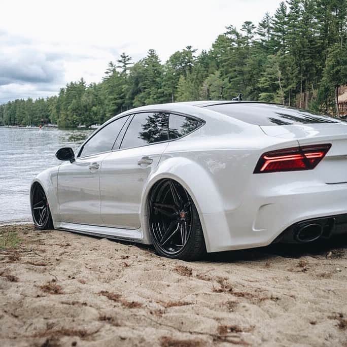 CARLiFESTYLEさんのインスタグラム写真 - (CARLiFESTYLEInstagram)「Extra wide Audi S7 owned by @wide0ut | What do you guys think? #carlifestyle」5月10日 2時35分 - carlifestyle