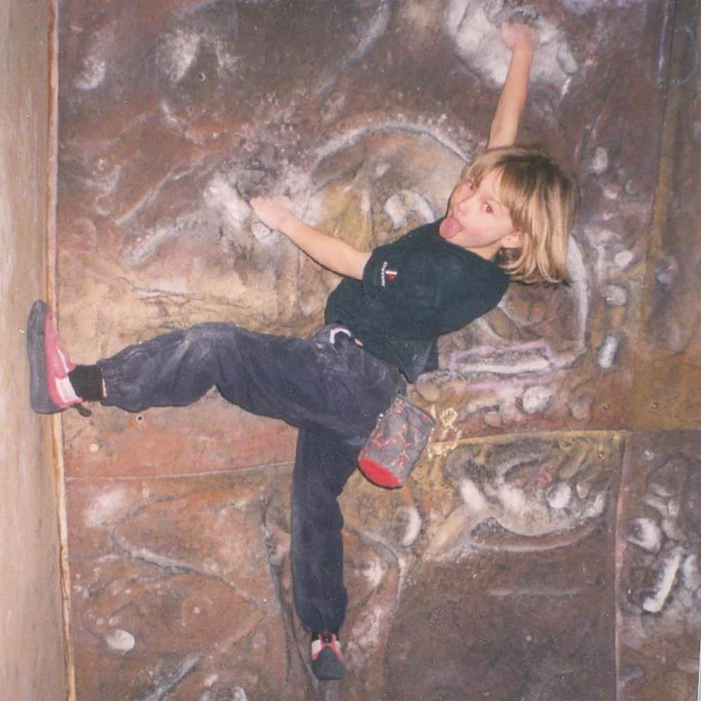 シャウナ・コックジーさんのインスタグラム写真 - (シャウナ・コックジーInstagram)「I feel so lucky to have found climbing at a young age. I am also fortunate to have family and friends who have always taught me that climbing and training should be fun. My love for this sport only continues to grow. It’s so great to see more people finding this passion.  I am so pleased that @adidasterrex has announced a partnership with @1climb_official which is a non-profit organisation focussed on introducing 100,000 kids to climbing.」5月10日 2時52分 - shaunacoxsey