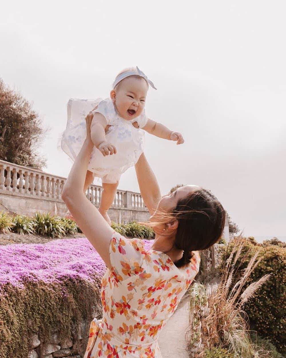 クリッセル・リムさんのインスタグラム写真 - (クリッセル・リムInstagram)「I live for moments like this. 💕✨ And how adorable is Colette in her @monnalisa_official dress?! #coletteandchriselle」5月10日 3時03分 - chrisellelim