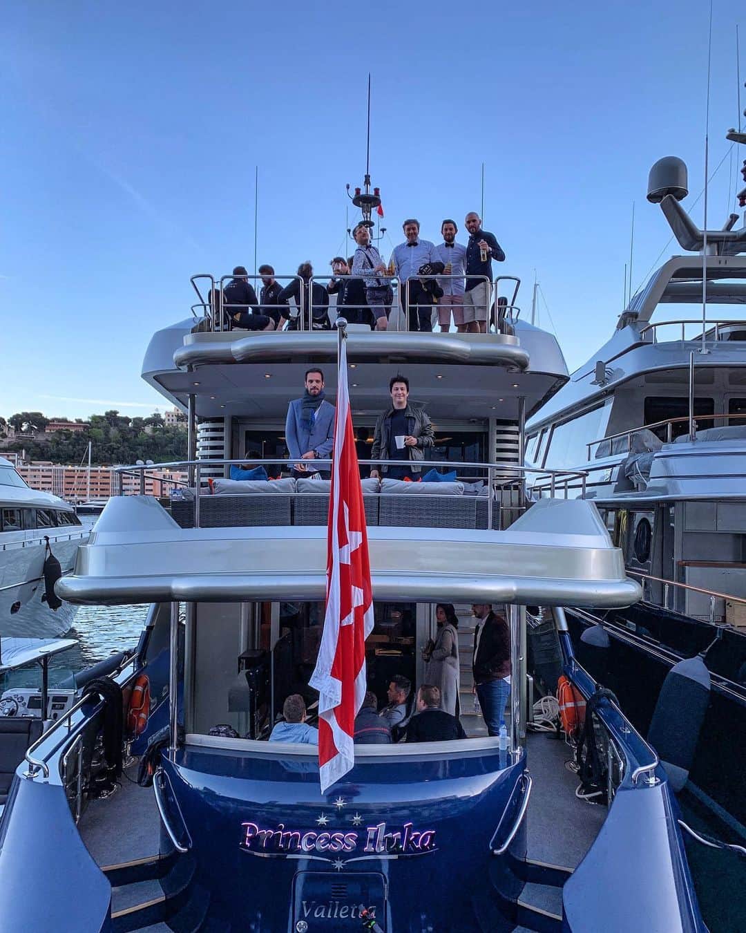 ジャン＝エリック・ベルニュさんのインスタグラム写真 - (ジャン＝エリック・ベルニュInstagram)「Welcome to ”The Love Boat” Season 5 with Captain @aljakobi ! #TeamDinner #DSTecheetah #ABBFormulaE #MonacoEPrix」5月10日 3時14分 - jeanericvergne