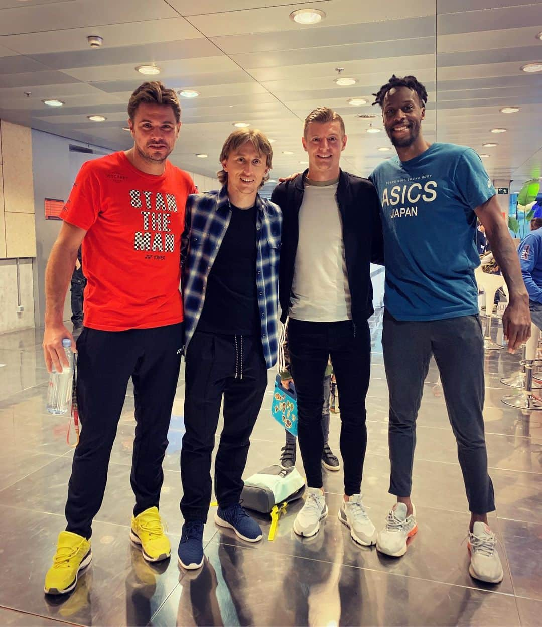 スタニスラス・ワウリンカさんのインスタグラム写真 - (スタニスラス・ワウリンカInstagram)「Me and a few legends in Madrid ! @lukamodric10 @toni.kr8s @iamgaelmonfils 🙌🏻🙄🔎💥⚽️🎾🔝⚠️」5月10日 3時18分 - stanwawrinka85