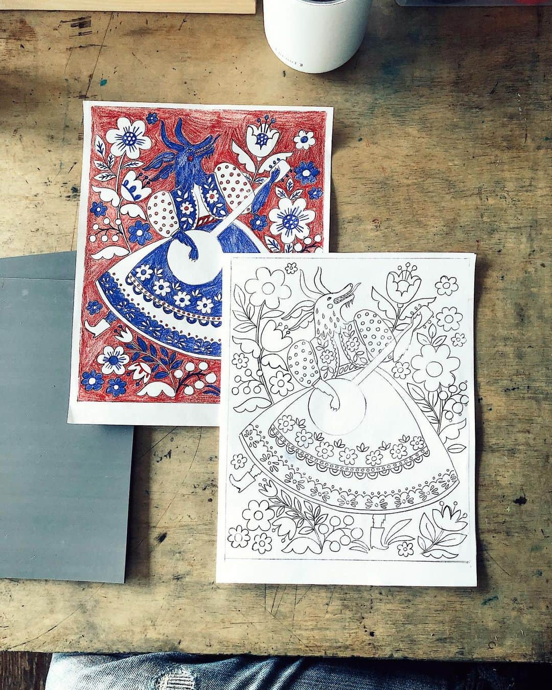 Dinara Mirtalipovaのインスタグラム：「I’m spending my Thursday at @zygotepress working on my first 2-plate lino print. Since I’m fairly new to printmaking, I’m starting small, working on an 8x10 linoleum. Here’s my progress: I sketched out an image, made a few copies and color marked the plates using pencils. Then I retraced and transferred the image onto the lino, then spent about 3 hours carving it out. I can’t feel my fingers right now. Holding a fork at dinner will be fun I suspect 😉 #printmaking #zygotpress」