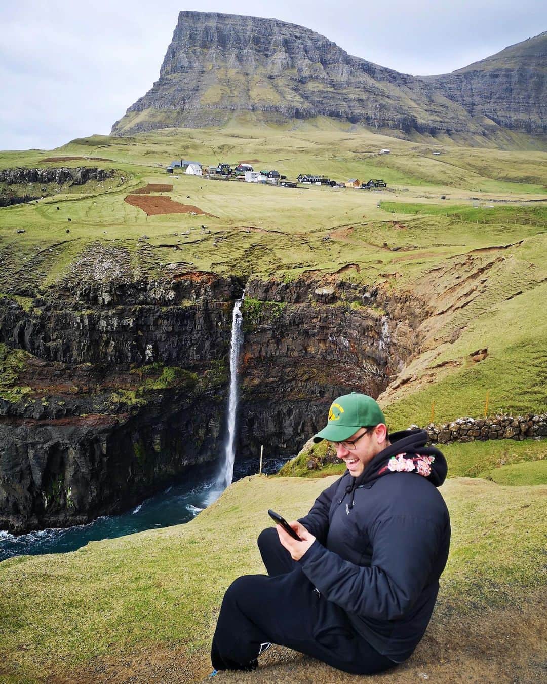 ティモシー・サイクスのインスタグラム：「I’m here testing out the new @stockstotrade mobile app in the Faroe Islands while eating SO MUCH incredible food on my latest @the.hungry.tourist trip all while working out nonstop and getting swole too! Just kidding, this is the windiest place on Earth so I look like a giant inflatable doll, but the better news is that the @stockstotrade mobile app actually works well here which is crazy — major props to the STT team for getting it done and to the Faroe Islands for your solid wifi literally everywhere! Not to mention look at that insane #waterfall behind me, this place is #droneparadise so I have to get @samkolder here to continue his training to become the next @johnny_fpv or better yet maybe they can both come next time and fight to the death, the loser has to jump off this cliff while the other one drones the jump...hmmmmm, good idea, right? Oooooooo yeah I am feeling creative here, in true #jewswithviews fashion! Thanks for the photo @megkoh maybe Android isn’t that bad after all :) #faroeislands #workfromanywhere #swolejew」