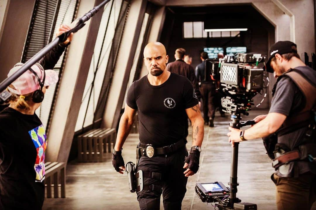 シェマー・ムーアさんのインスタグラム写真 - (シェマー・ムーアInstagram)「#SWATTHURSDAY is HERE BABY🔥💣💥.... It’s going down TONIGHT!!! 👊🏾💪🏾💯 #seat #lapdswat #rollswat」5月10日 4時24分 - shemarfmoore