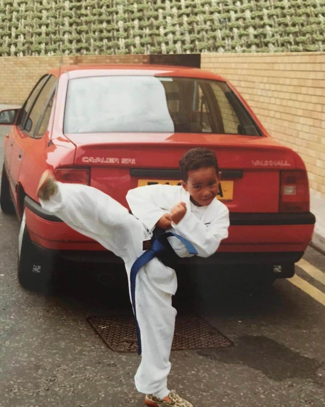 ルイス・ハミルトンさんのインスタグラム写真 - (ルイス・ハミルトンInstagram)「I know what it’s like to feel like an outsider. As a kid I was always last pick for teams in the playground. I was one of only 3 black kids in my school. I know the sadness that comes with feeling like you don’t fit in or not being accepted for who you are. And I know what it’s like to be bullied for it too. At school, I was small, alone and an easy target for the bigger kids. I’d stand up for myself, but was usually outnumbered and didn’t know how to defend myself. I remember sitting in the back of the car as a six-year-old driving home with my dad and step mum, being so sad inside but too embarrassed to tell them.  But deep down I’ve always had self-belief. A positivity that things should and could be better. I knew if I wanted things to change I’d have to be fearless. If my teachers weren’t going to help then I’d have to learn how to defend myself. So, sat in that car, I asked my dad if I could go to karate.  Karate taught me discipline, respect and humility and gave me the confidence to stand up to those bullies, and to stand up for others who were being bullied. This was one of the best feelings once I got to high school, being able to defend others and oppress bullies.  Bullying should not be tolerated, schools must be tough on bullying, and parents, give your kids the tools to be able to defend themselves. And kids, PLEASE don’t stay silent. Don’t hide, or change who you are – EMBRACE WHAT MAKES YOU DIFFERENT and tell your parents and teachers if you’re being bullied. And, if you can, go to defence class.  In the end, though you might not feel it, you are strong. I believe in you. Speak out!  #tbt」5月10日 4時20分 - lewishamilton