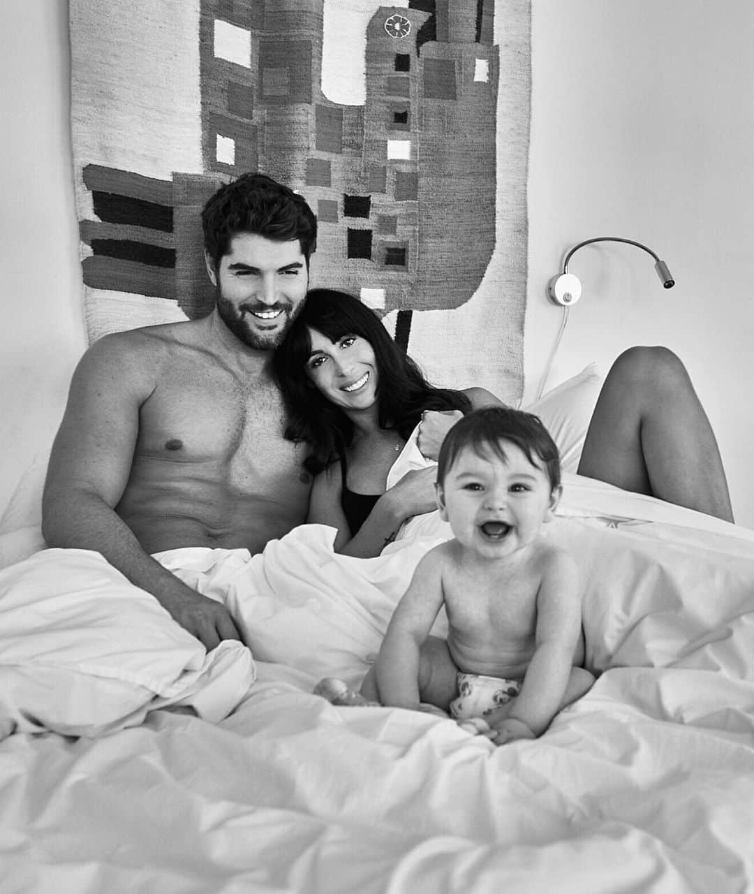 ニック・ベイトマンのインスタグラム：「Bateman family is all smiles as we gear up for the big day. #gratitude . @byteofficial  #mybytejourney」