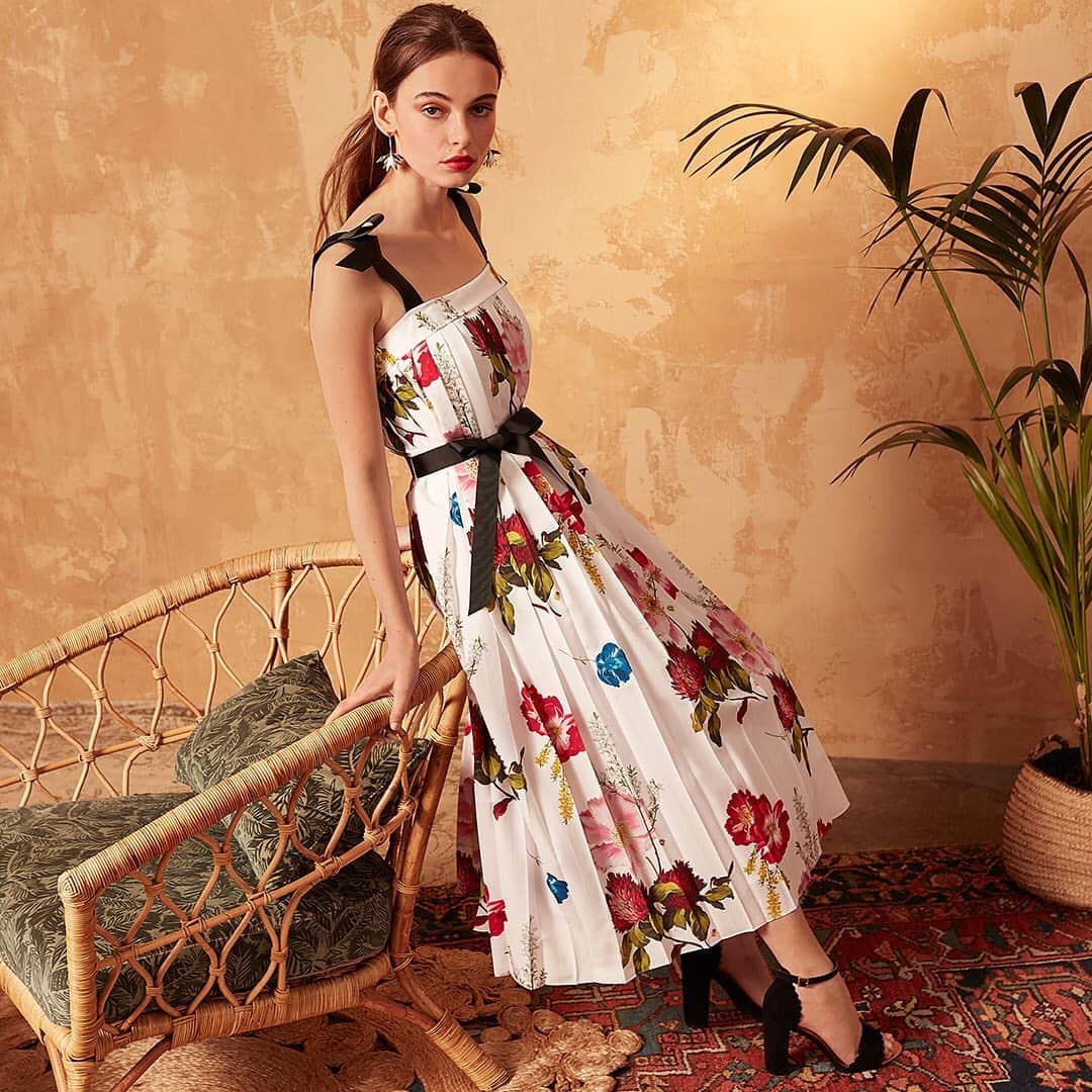 Ted Bakerさんのインスタグラム写真 - (Ted BakerInstagram)「Ted’s been on a voyage to find the perfect pieces for a globe-trotting suitcase. Discover the holiday shop, packed full of summery hues, modern prints and luxurious accessories. (Berry Sundae tie strap dress: MELBII)」5月10日 4時34分 - tedbaker
