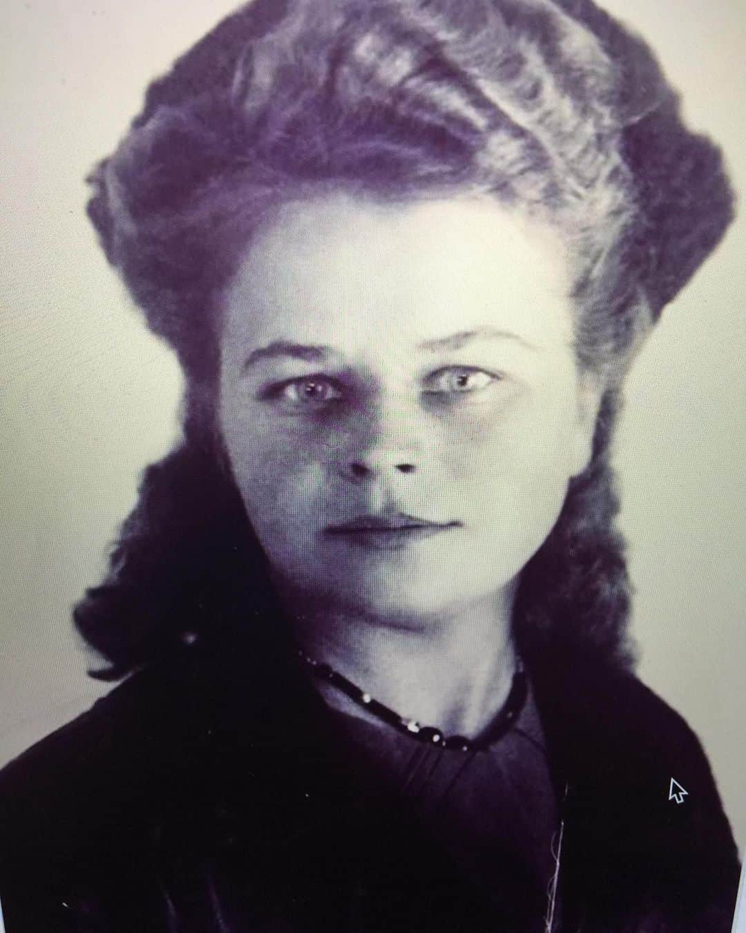 ミラ・ジョヴォヴィッチさんのインスタグラム写真 (ミラ・ジョヴォヴィッチInstagram)「Today, May 9 is WW2