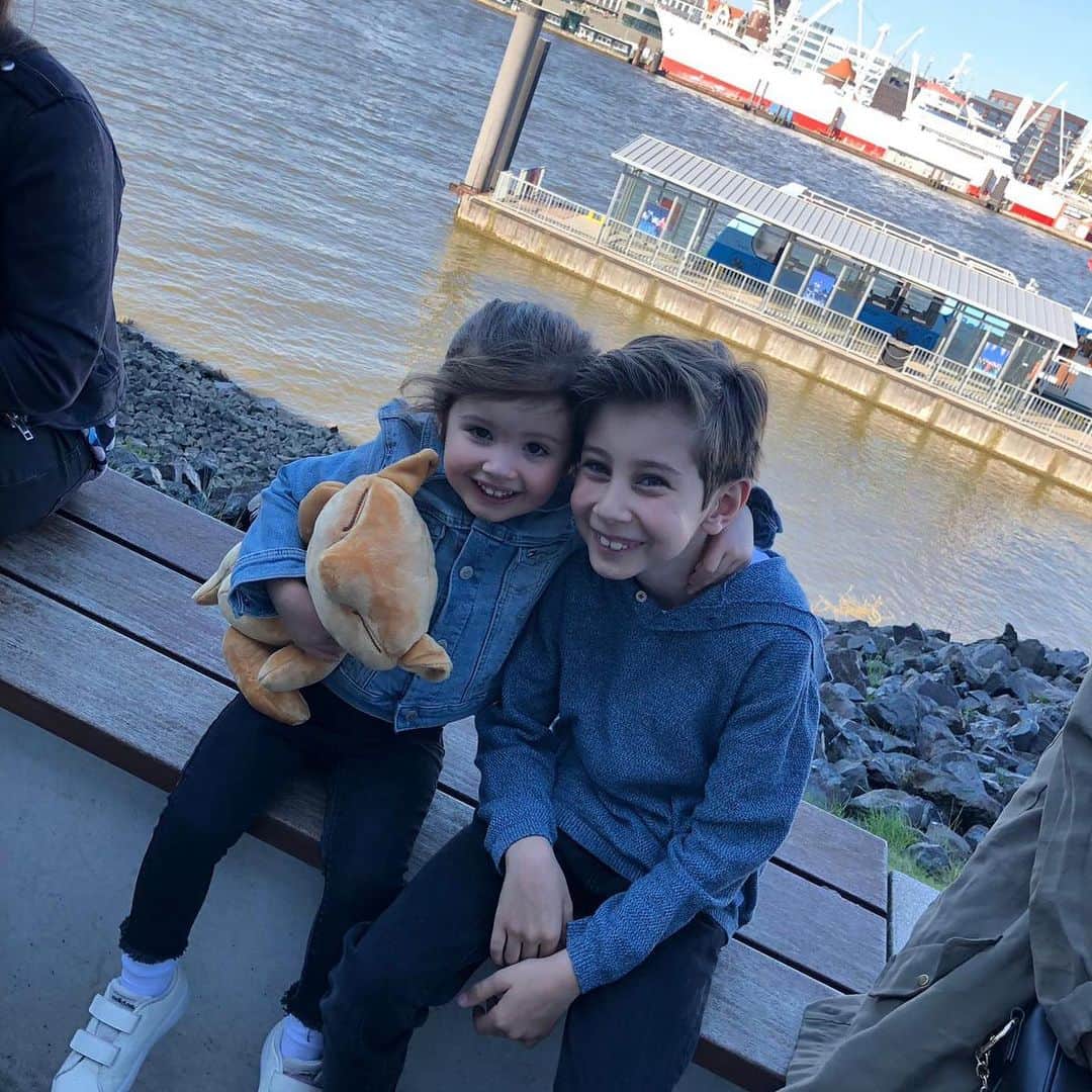 のインスタグラム：「👫 ❤️」