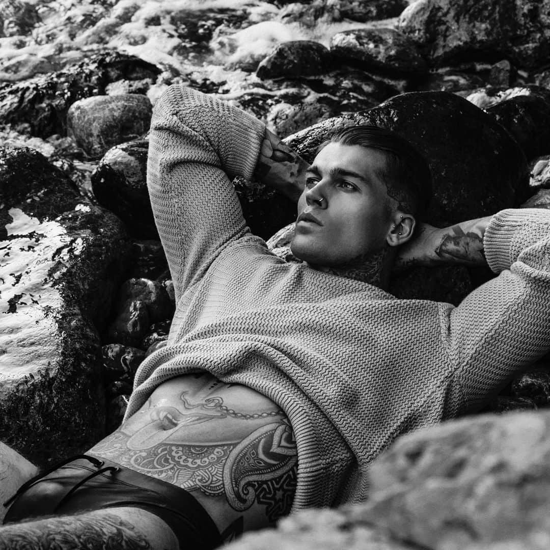 のインスタグラム：「If I can't make it with you, I'll make it without | @elijah」