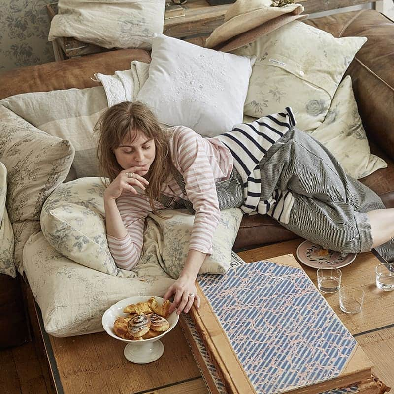 キャベジズ&ローゼズさんのインスタグラム写真 - (キャベジズ&ローゼズInstagram)「Our favourite dungarees are now in stock. Perfect for eating croissants @madeleinemacgreevy and wearing with our organic Jersey and Scottish knits. 🥐  #carefullycrafted #limitededition #madetowear #madewithcare #livinglifebeautifully #cabbagesandroseslifestyle #cabbagesandrosesfashion #slowfashion #britishfashion #britishmade @cabbagesandroses_shop @christina_strutt @thecountrybrocantestore」5月10日 4時57分 - cabbages_and_roses