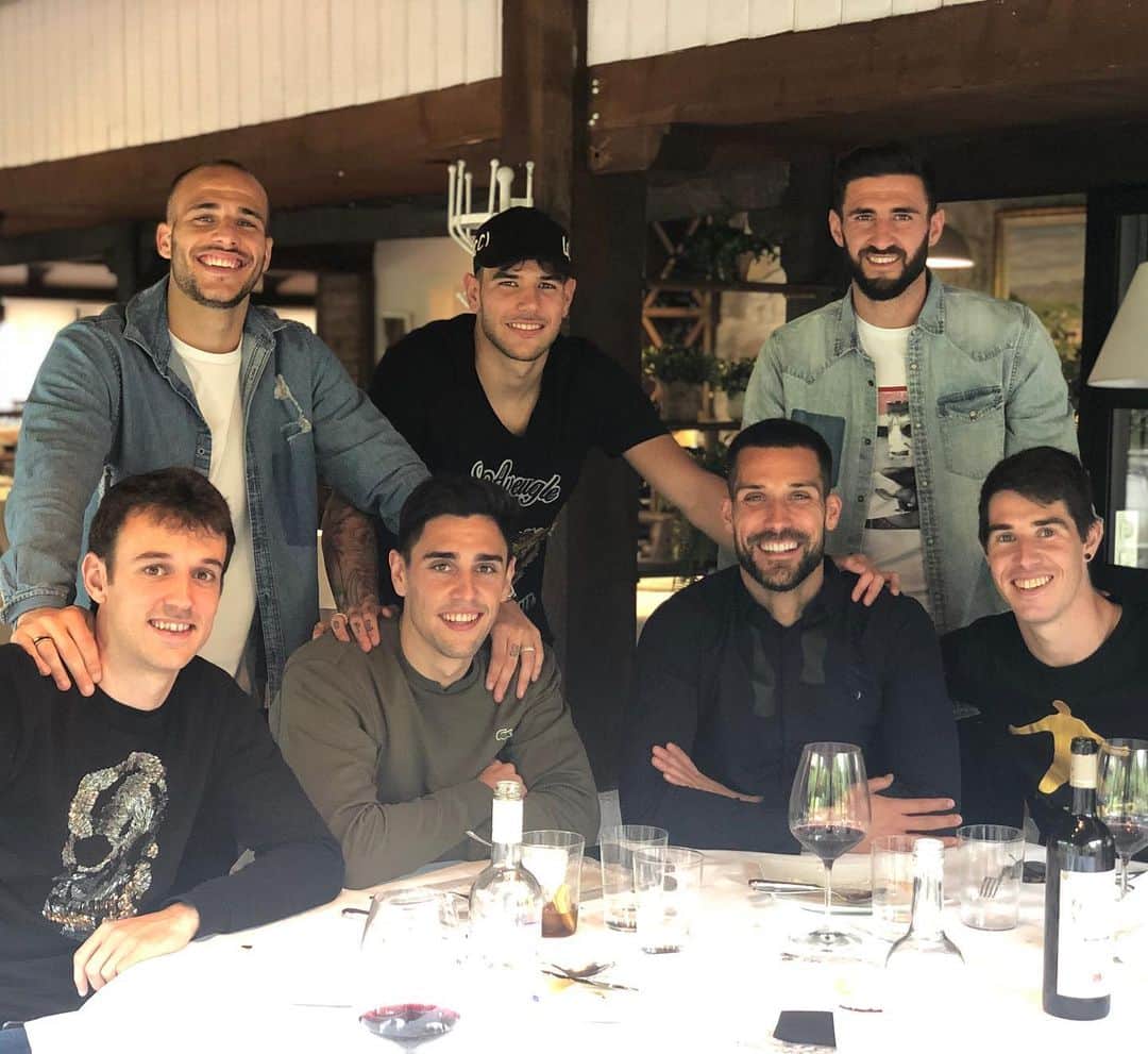 サンドロ・ラミレスのインスタグラム：「Mis chiquillos👌🏼😉」