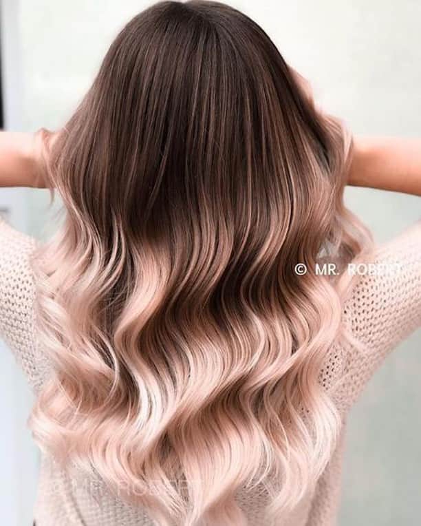 CosmoProf Beautyさんのインスタグラム写真 - (CosmoProf BeautyInstagram)「Pink dreams are made of these🌸💗 ✨ To create these stunning waves, @mr.roberthair used the @chihaircare Lava Volcanic Ceramic Hairstyling Iron. ✨ Create stunning styles on the go with the CHI Lava Travel Iron. Available at #cosmoprofbeauty where you are #licensedtocreate . . #repost #chihaircare #vivids #vividhair #colormelt #colourmelt #colormelting #rosegoldhair #rosehair #pastelhair #pinkhair #pinkhairdontcare #colorfulhair #creativecolor #hairtrend」5月10日 5時00分 - cosmoprofbeauty